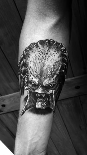 tatouage-alien-predator-realiste