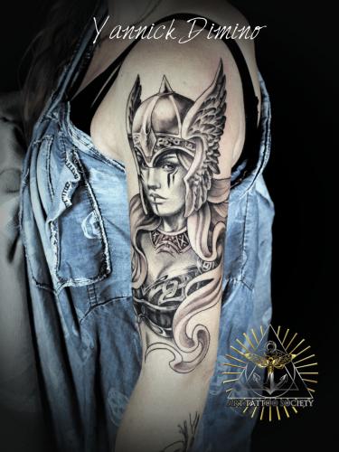 tatouage-guerriere-viking-realiste-bras