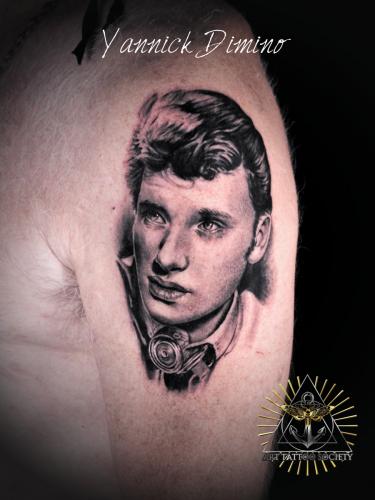 tatouage-johnny-halliday-portrait-realiste
