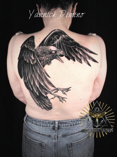 tatouage-oiseau-corbeau-dos-femme
