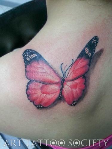 tatouage-papillon-couleur-rose