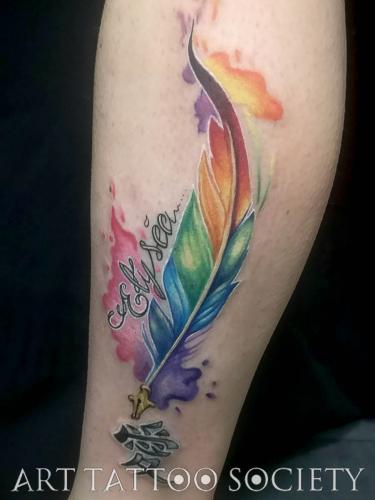 tatouage-plume-couleur-aquarelle