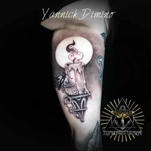 tatouage-porte-bougie-papillon-realiste