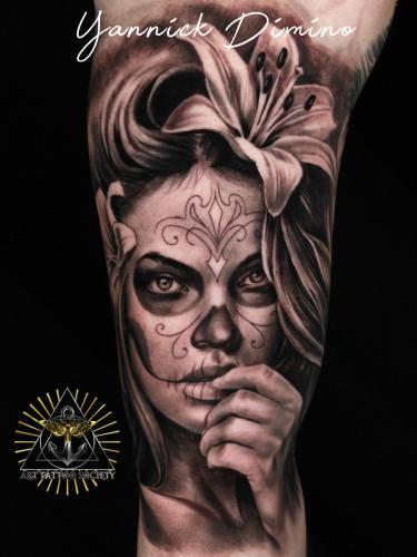 tatouage-portrait-catrina-santa-muerte-fleur-realiste