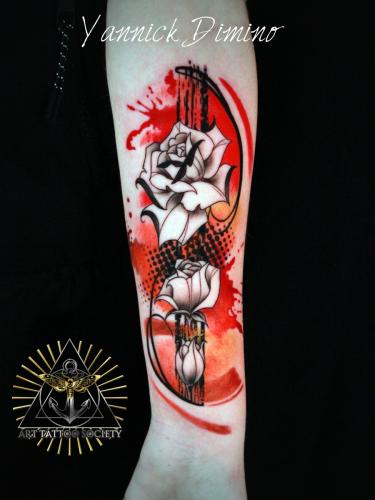 tatouage-rose-bras-aquarelle