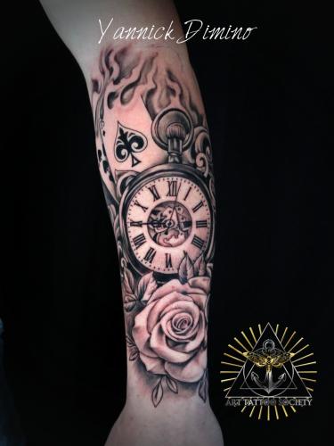 tatouage-rose-horloge-carte-colombe-realiste
