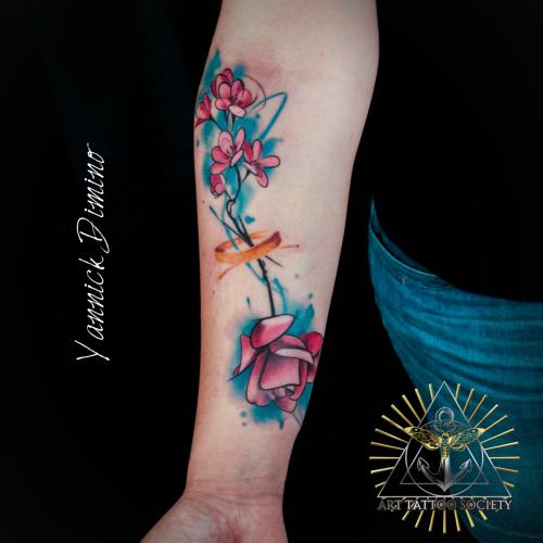 tatouage-roses-fleurs-de-cerisier-aquarelle-bras