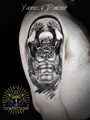 tatouage-statue-atlas-grec-dieux-realiste